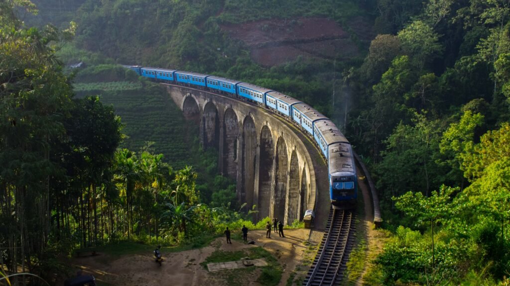 Nine Arch Bridge Ella train crossing