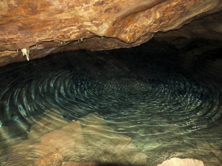 Nildiya Pokuna (Ravana Cave)